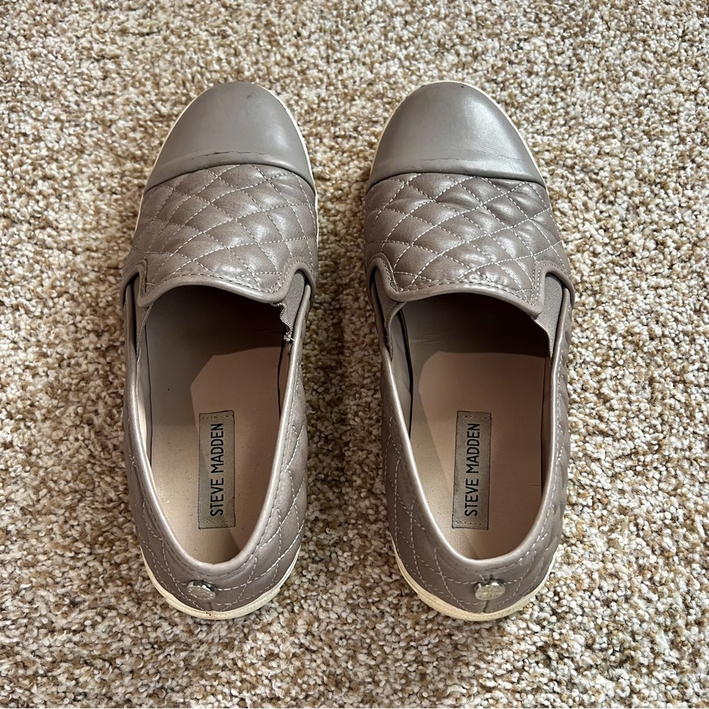 Steve Madden Zaander Quilted Slip On Sneakers Taupe Grey Brown Size 10 - Picture 9 of 11